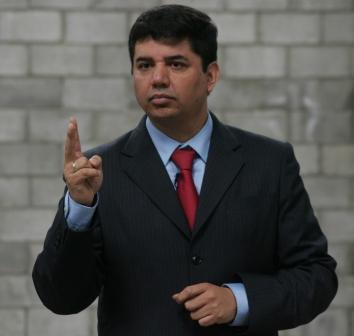 Pastor Rubén Reyes