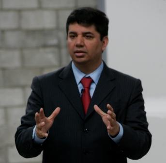 Pastor Rubén Reyes